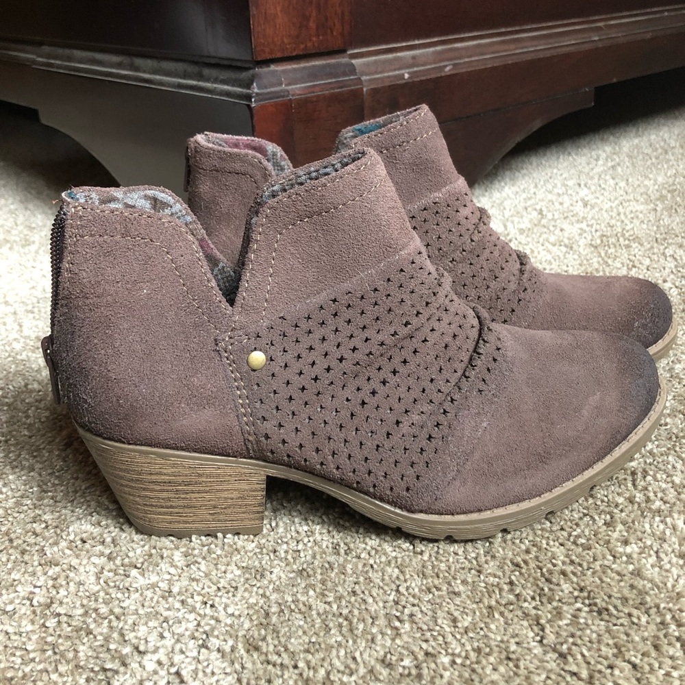 Earth origins brown booties BRAND NEW